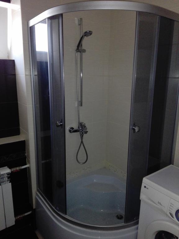 Apartment On Kryvorizhstal Street 35-24 Кривой Рог Екстериор снимка