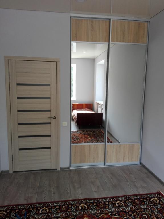 Apartment On Kryvorizhstal Street 35-24 Кривой Рог Екстериор снимка