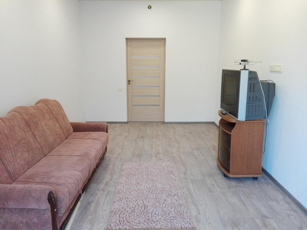 Apartment On Kryvorizhstal Street 35-24 Кривой Рог Екстериор снимка