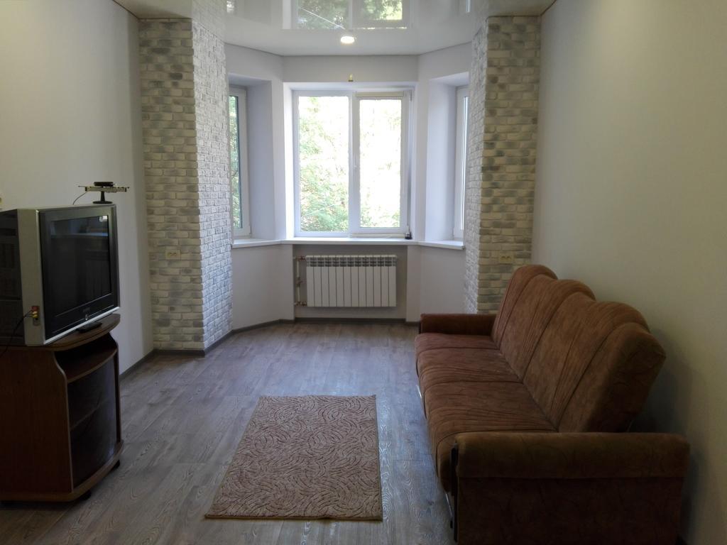 Apartment On Kryvorizhstal Street 35-24 Кривой Рог Екстериор снимка